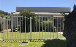 3 Bedroom House in Bergvliet
