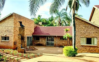 6 Bedroom House in Faerie Glen