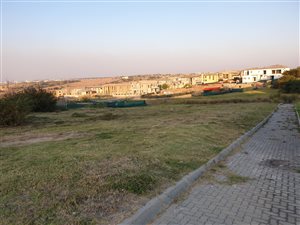 890 m² Land available in Blue Valley Golf Estate