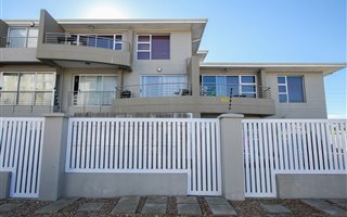 1 Bedroom Apartment in Bloubergstrand