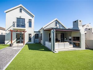3 Bed House in Kelderhof Country Village