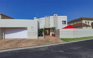 3 Bedroom House in Greenways Golf Estate