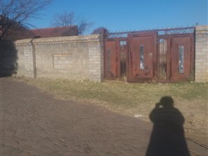 325 m² Land available in Kwa Thema