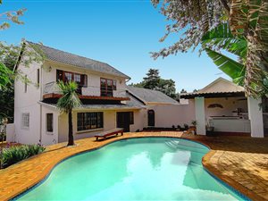 6 Bed House in Berario
