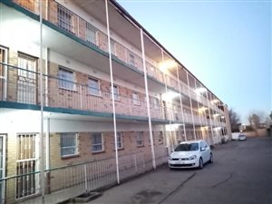 2 Bed Apartment in Vanderbijlpark CW1