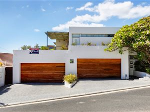 4 Bed House in Fresnaye