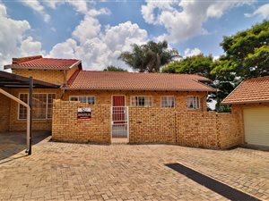 3 Bed Townhouse in Moreleta Park