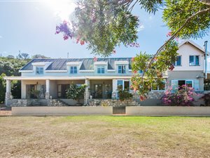 9 Bed House in Stilbaai