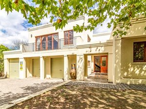 4 Bed House in Schoongezicht
