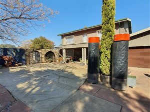 2 ha Farm in Miravaal