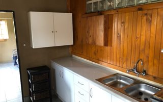 1 Bedroom Garden Cottage in President Park