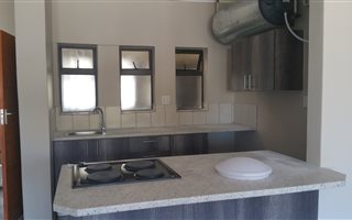Bachelor apartment in Koedoespoort Industrial