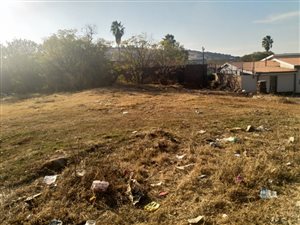 1144 m² Land available in Laudium
