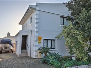 4 Bed House in Yzerfontein