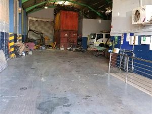 1090 m² Commercial space in Springfield Park