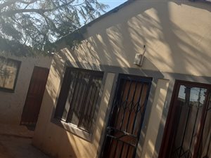 12 Bed House in Ivory Park