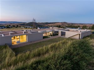 4 Bed House in Lanseria and surrounds