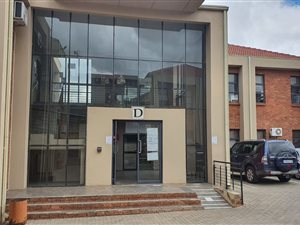 104 m² Office Space in Heuwelsig Estate