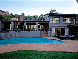 4 Bed House in Quellerina
