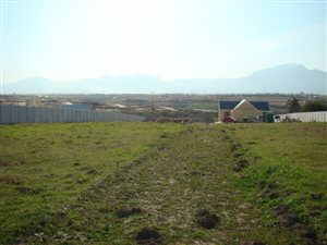 563 m² Land available in Pacaltsdorp