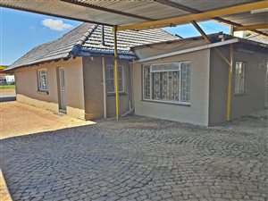 210 m² Commercial space in Oranjesig
