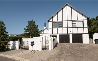 7 Bedroom House in Rome Glen