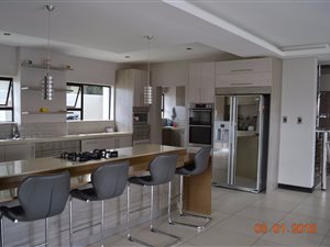 5 Bed House in Lombardy Estate