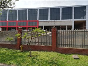 2080 m² Commercial space in Riverhorse Valley