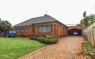 3 Bedroom House in Rhodesfield