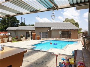 11 Bed House in Risana