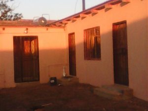 7 Bed Apartment in Etwatwa
