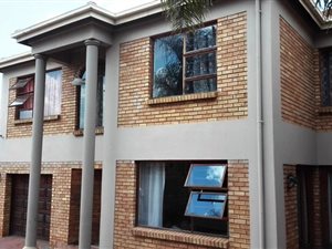 3 Bedroom Townhouse in Van Riebeeck Park