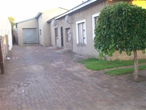 8 Bed House in Witbank Central