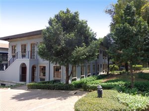 1551 m² Commercial space in Houghton Estate