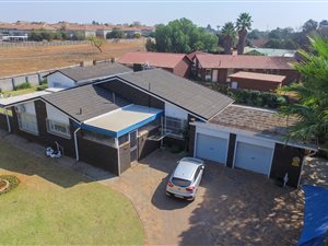 4 Bed House in Elarduspark