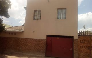16 Bedroom House in Fairview