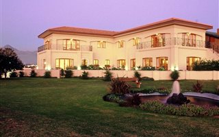 5 Bedroom House in Greenways