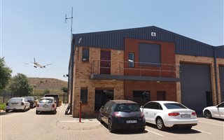 305 m² Industrial space in Bartlett