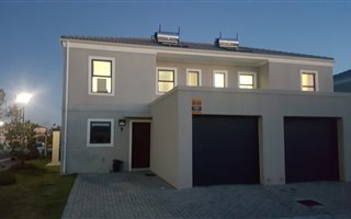3 Bedroom Duplex in Parklands North