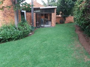 2 Bed Townhouse in Die Hoewes