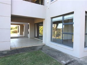 2 Bed Apartment in Palm Lakes Estate
