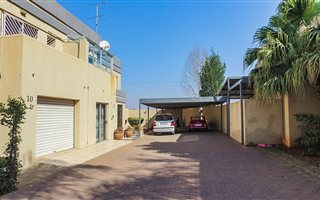 5 Bedroom Townhouse in Erasmia