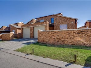 2 Bed Townhouse in Honey Park