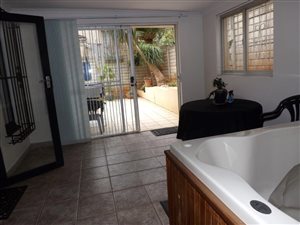 2 Bed Apartment in Manor Gardens