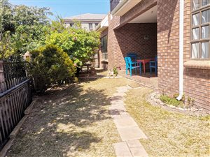 5 Bed House in Diaz Beach