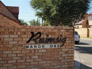 4 Bed Duplex in Ruimsig