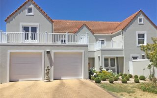 4 Bedroom House in Boschenmeer Golf Estate