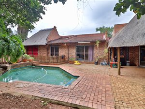 3 Bed House in Weltevreden Park