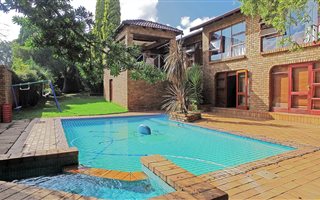 4 Bedroom House in Bromhof