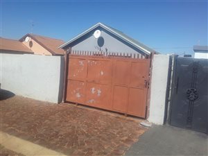 2 Bed House in Etwatwa